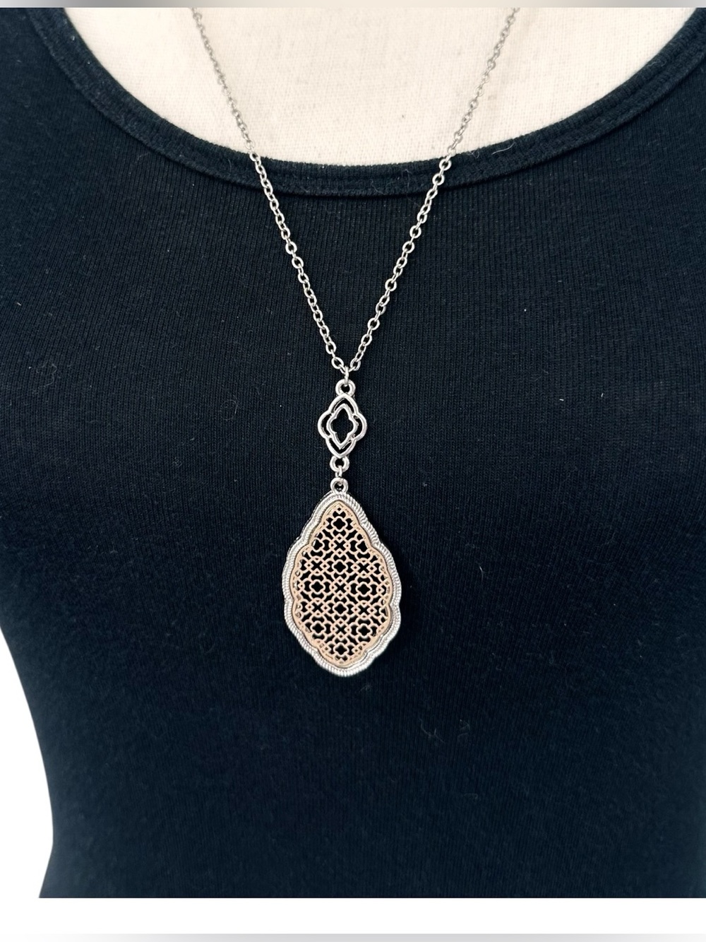 🤍Intricate Openwork Silver and Gold Tone Long Pendant Necklace